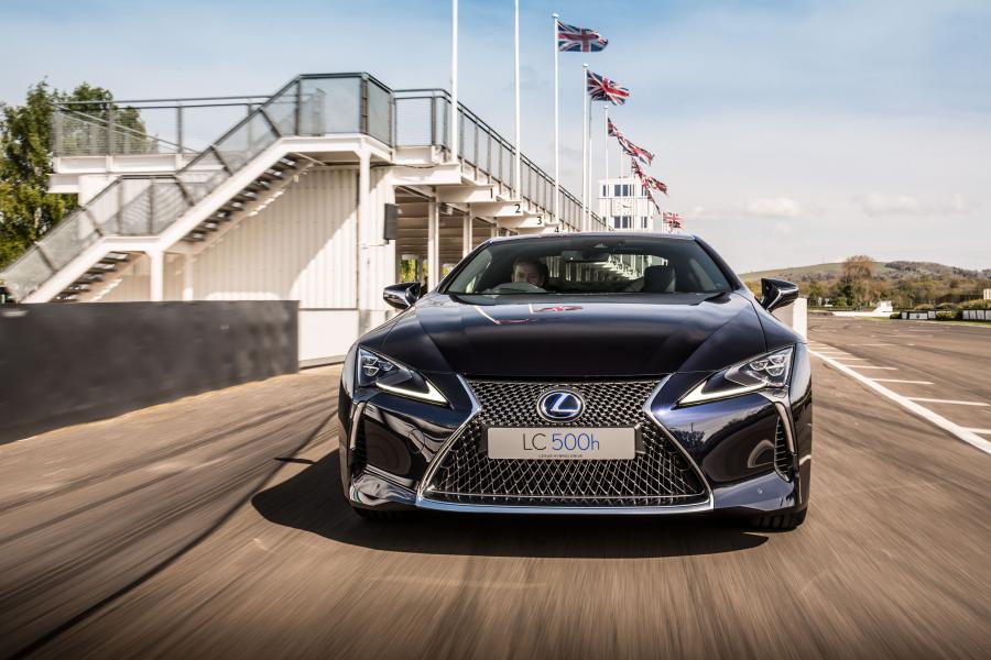  Lexus LC500h 2017 года  (UK) (фото 7 из 41)